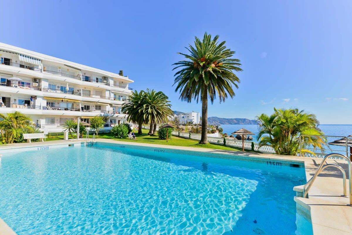 Acapulco Playa Apartment Nerja Bagian luar foto